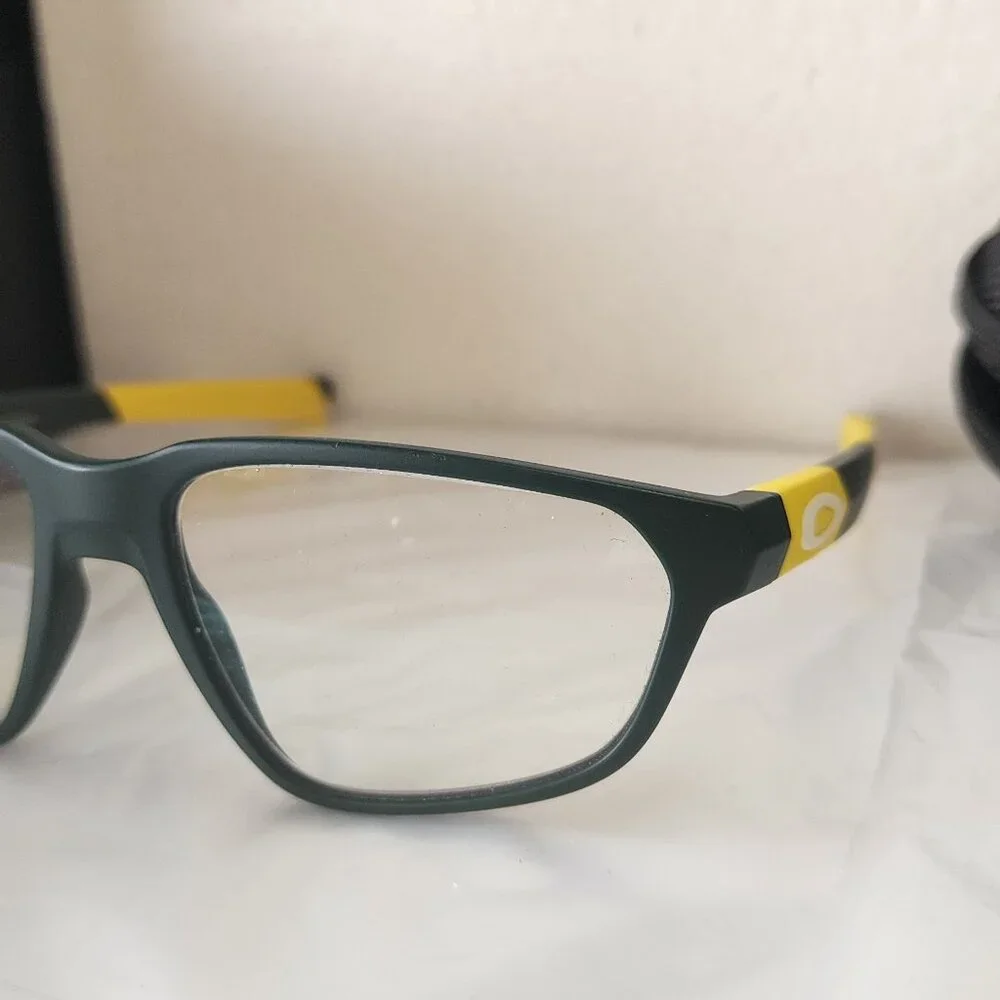Oregon Ducks colored Oakley NWOT Tail whip satin finish green & yellow EYEGLASS
